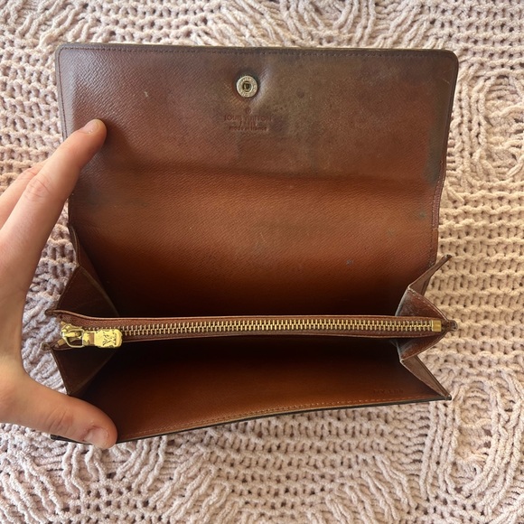 Louis Vuitton Wallet - Picture 2 of 9